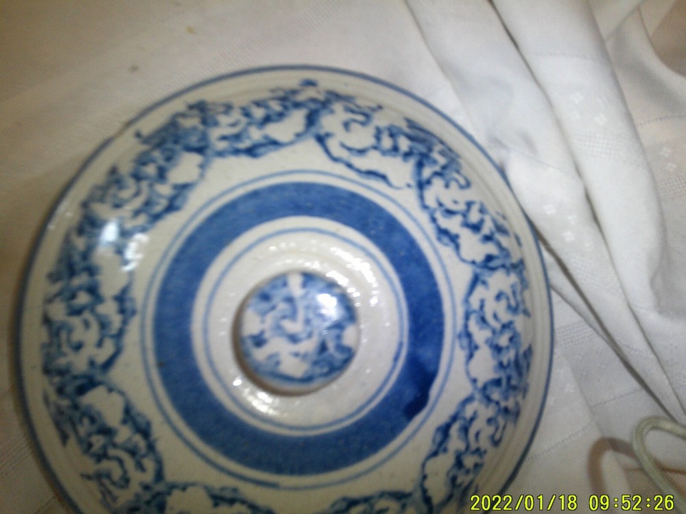 VINTAGE REPLACEMENT POTTERY LID COOKWARE CHAMBE POT BLUE WHITE