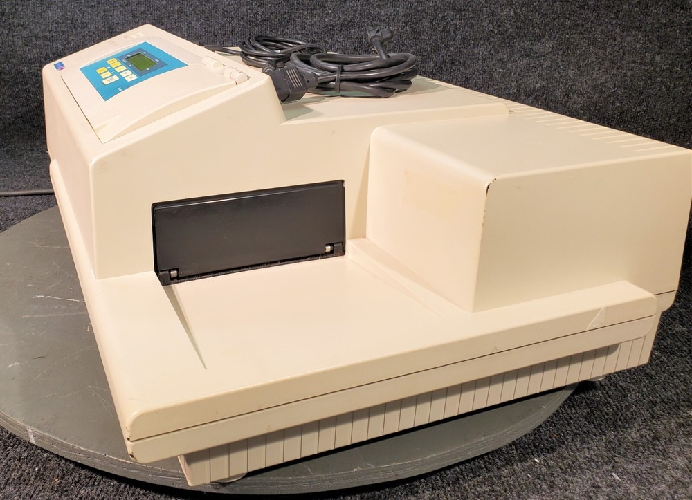 Molecular Devices SpectraMax Plus Microplate Reader Spectrophotometer