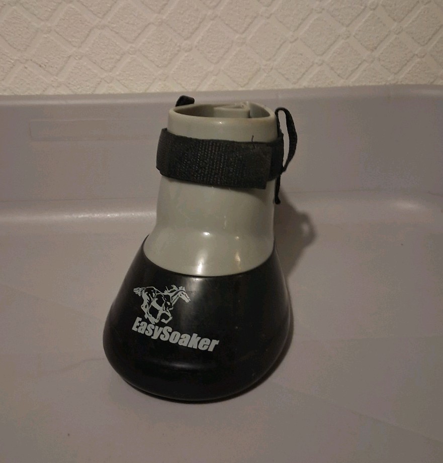 EasyCare EasySoaker Boot Size M - Lightly Used