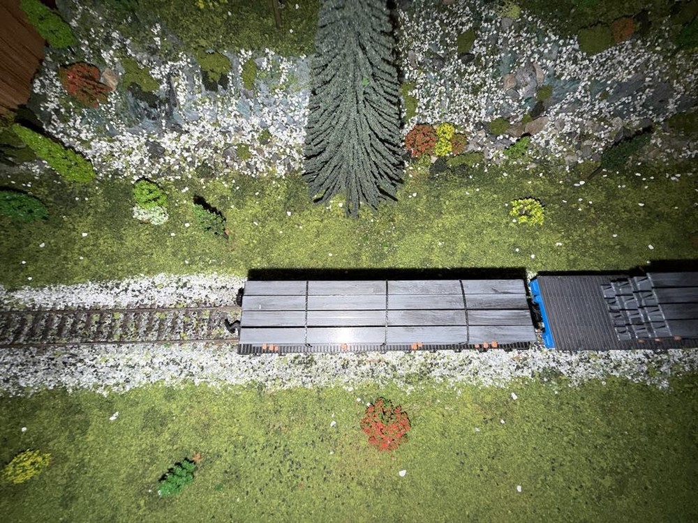 1:87 HO Scale Ibeam Load/Decor - Tall Stack W/ Blk Straps