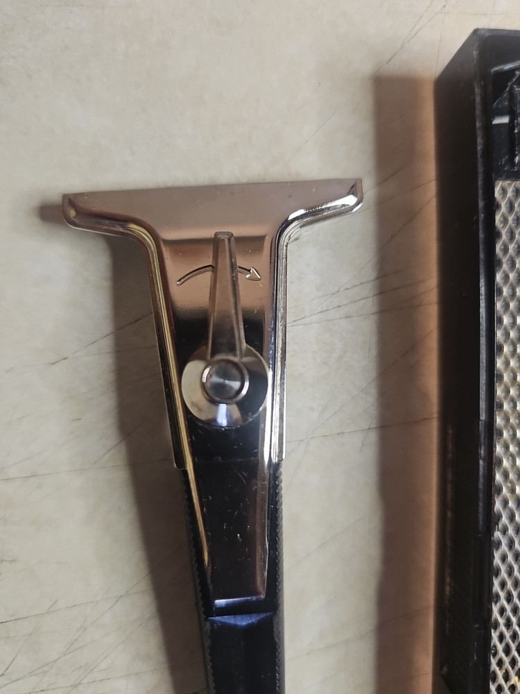 VTG 1960's Gillette Techmatic Adjustable Razor & Case