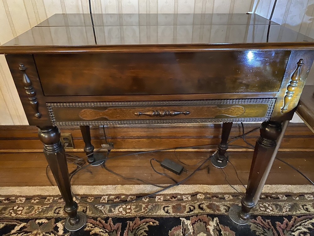 $315/OBOVintage Antique Spinet Desk With Pull Out Pad