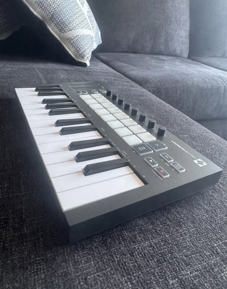 Novation LAUNCHKEY MINI MK3 Keyboard MIDI Controller