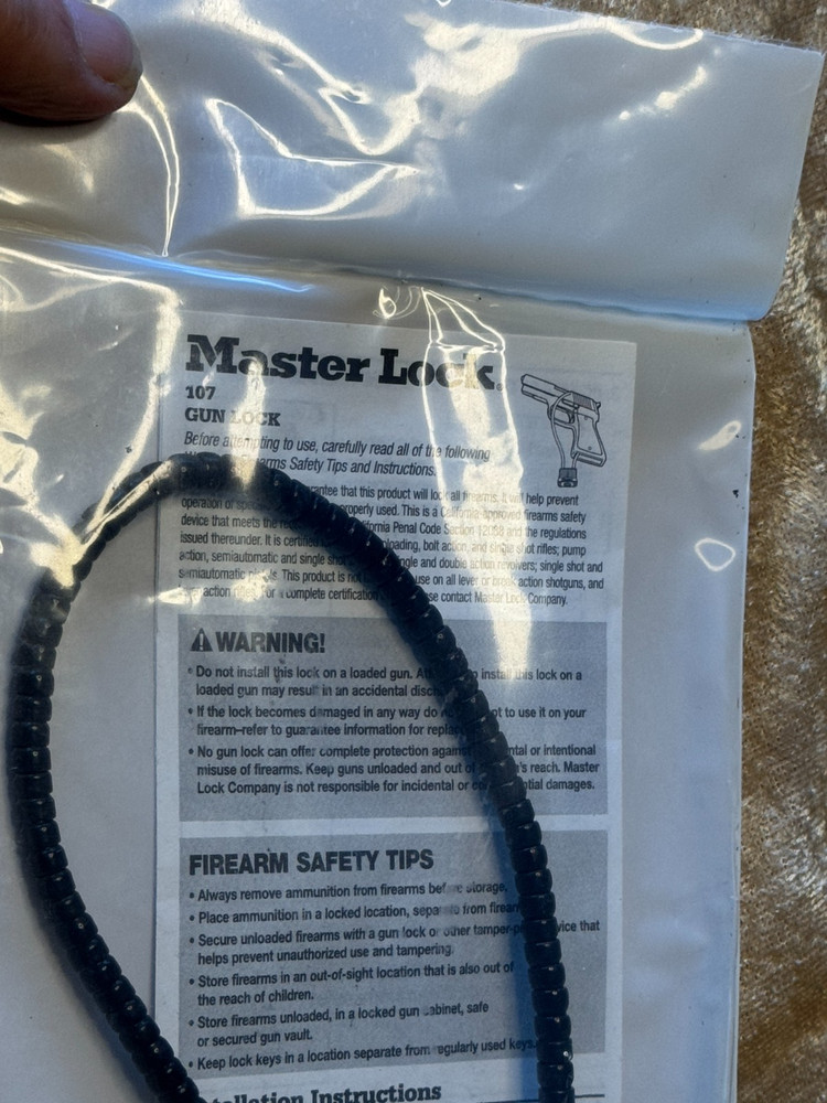 E75 - Black Master Cable Gun Lock Two Keys Model 107
