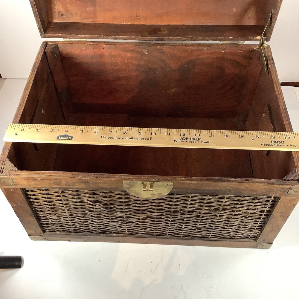 Vintage Wicker Camelback Trunk Large 19x14x14 Decorative Functional Unusual