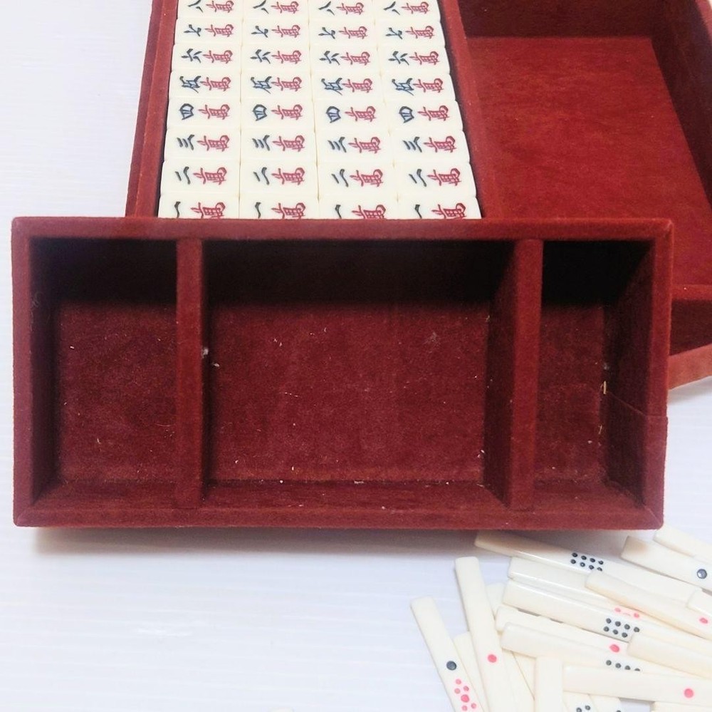 Nintendo Mahjong Set with Velvet Case