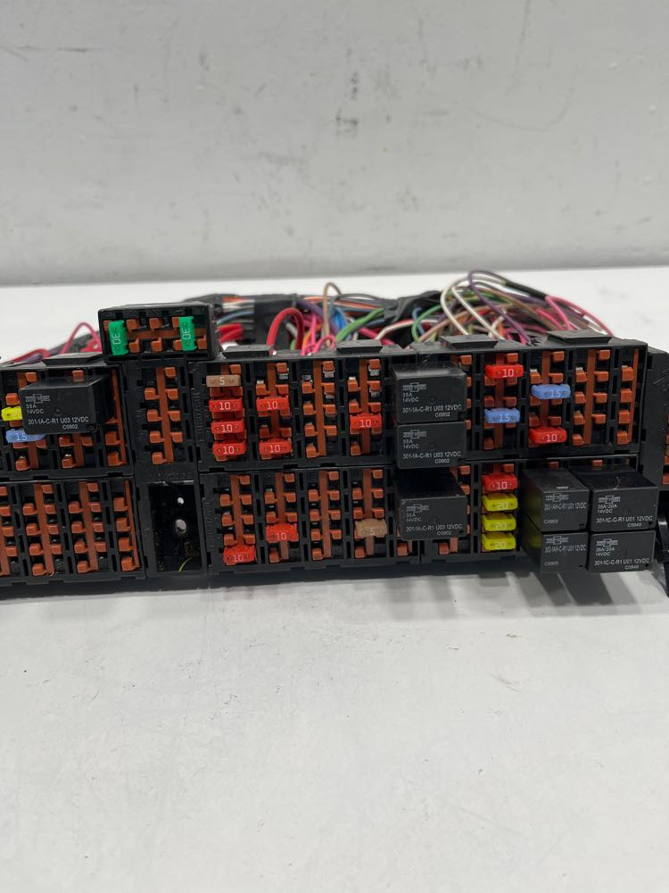 2010 International Durastar Fuse Panel (628-10607)