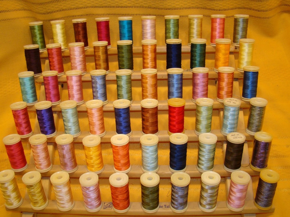 June Tailor Thread Holder Standing 60 Spool Rack PLUS 60 Asst. Embroidery Spools