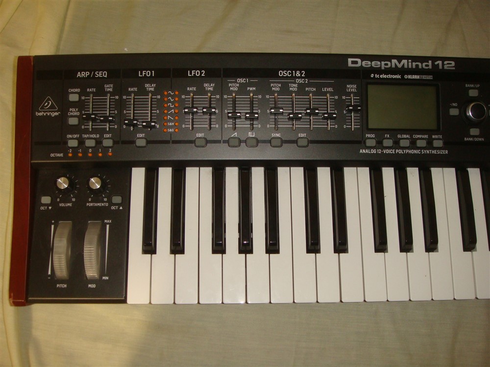 BEHRINGER DEEPMIND12 TRUE ANALOG 12-VOICE 49 KEY POLYPHONIC SYNTH -4 FX ENGINES