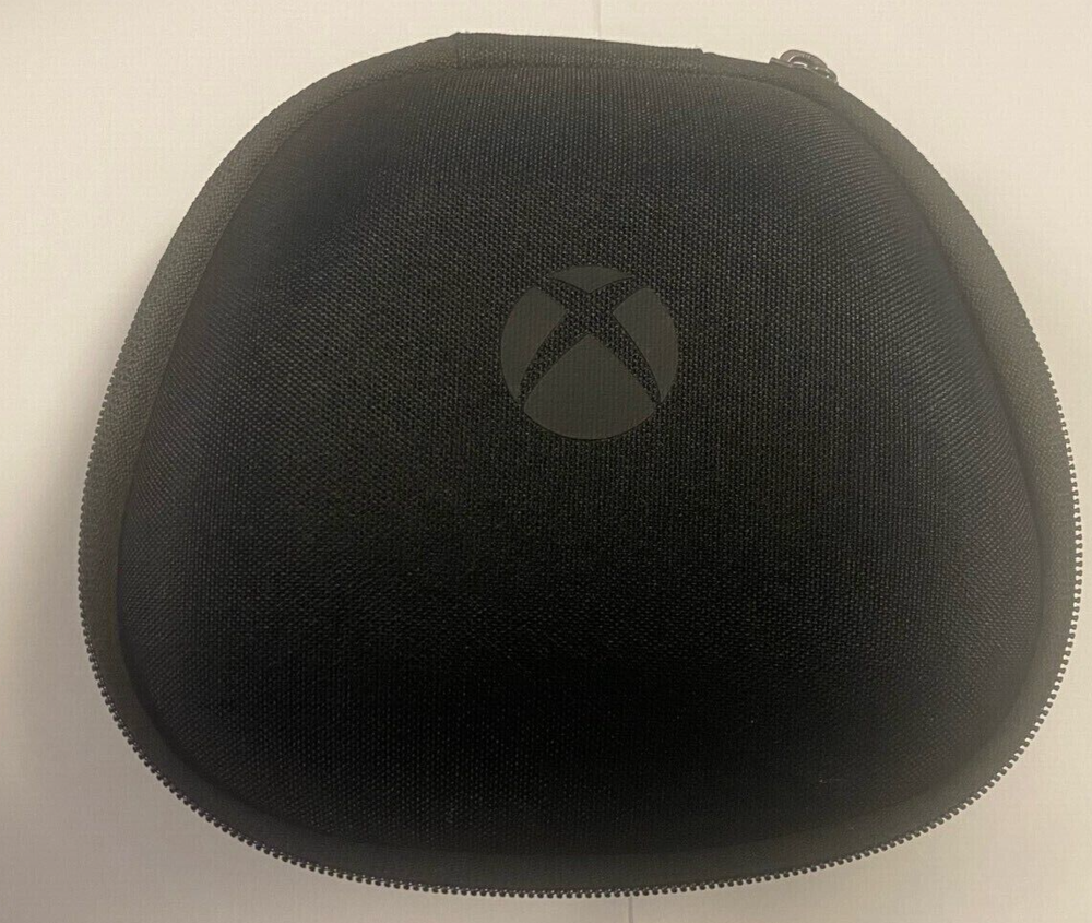 XBOX ELITE SERIES 2 CONTROLLER CARRYING CASE WITH Acessories