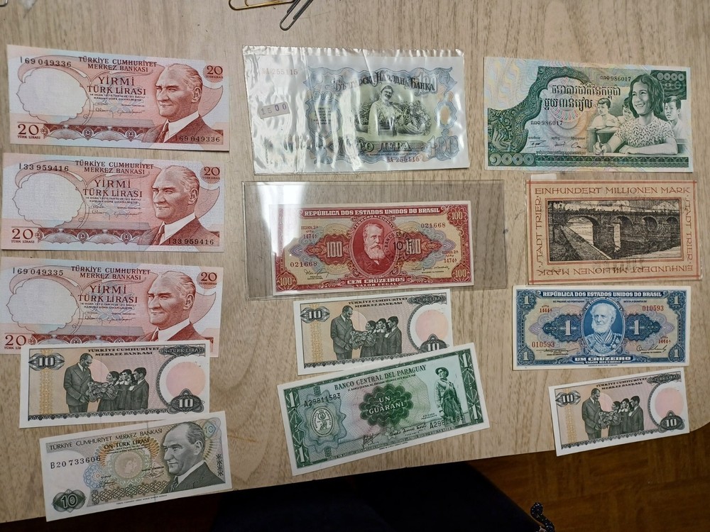 13 Foreign Bank Notes Little To No Circulation Banknotes