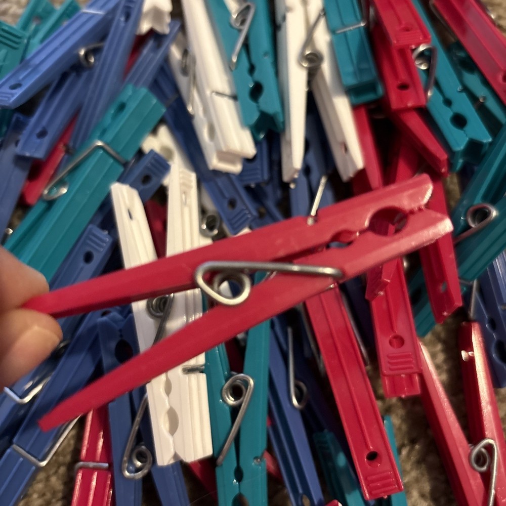 Plastic Cloths Pins Bag Full 45+ Red White Blue