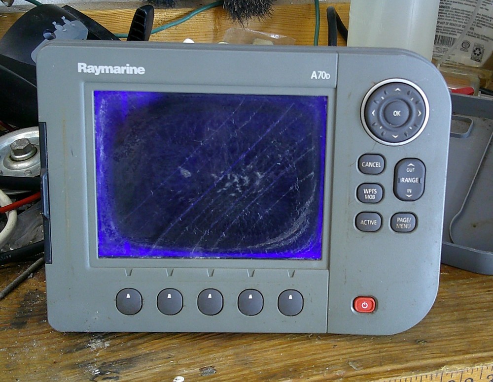Raymarine A70 D Chartplotter, Sonar # AE62190405208. Needs new screen