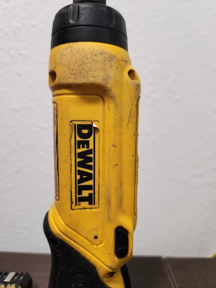 ​DEWALT DCF680 8V MAX Gyroscopic Screwdriver + Battery - READ Use Condition