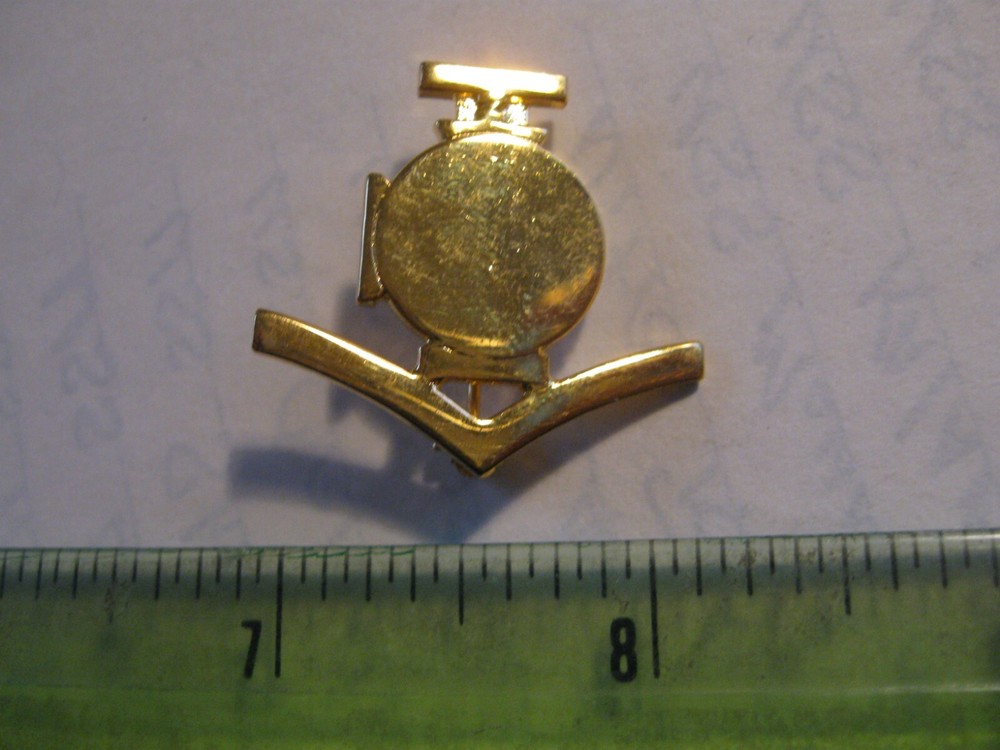 VTG USN US NAVY UTILITIES MAN 3rd CLASS PIN