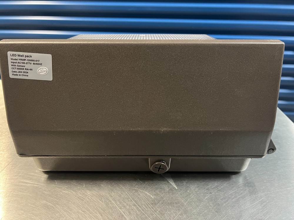 2 Wall Pack Lights Mixed Lot Mixed Brands