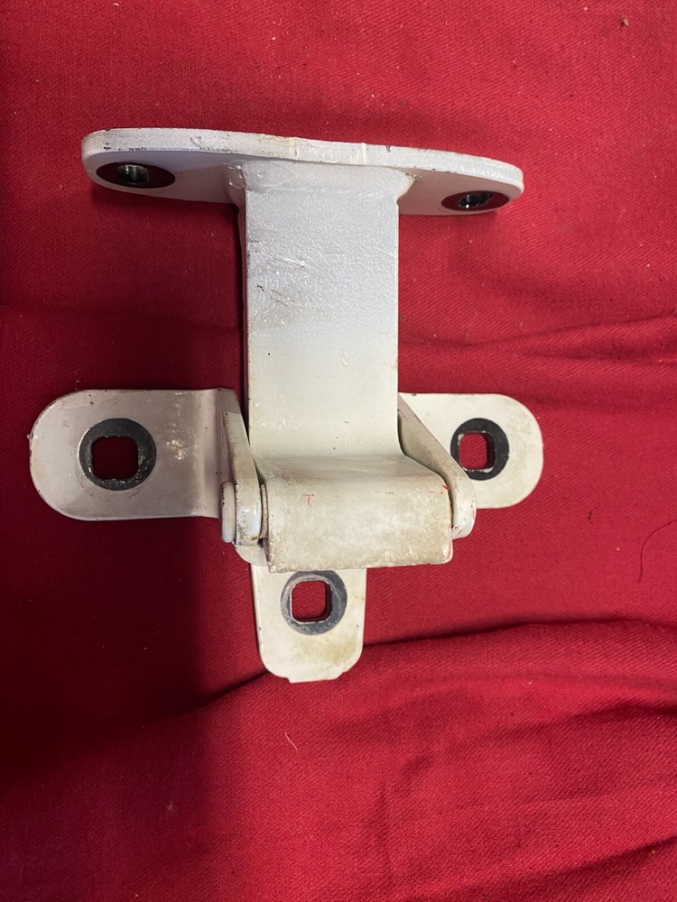FREIGHTLINER CASCADIA DOOR HINGE LOWER, BOTTOM