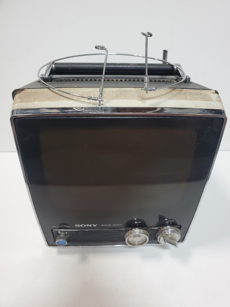 Vintage Sony Solid State Portable TV Model TV-950 (Powers On)