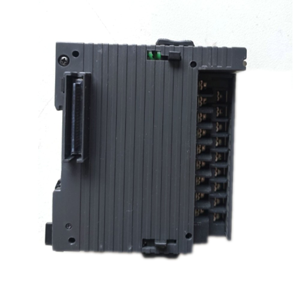 New in Box Keyence KV-B16XA Programmable Type Programming Type Logic Controller