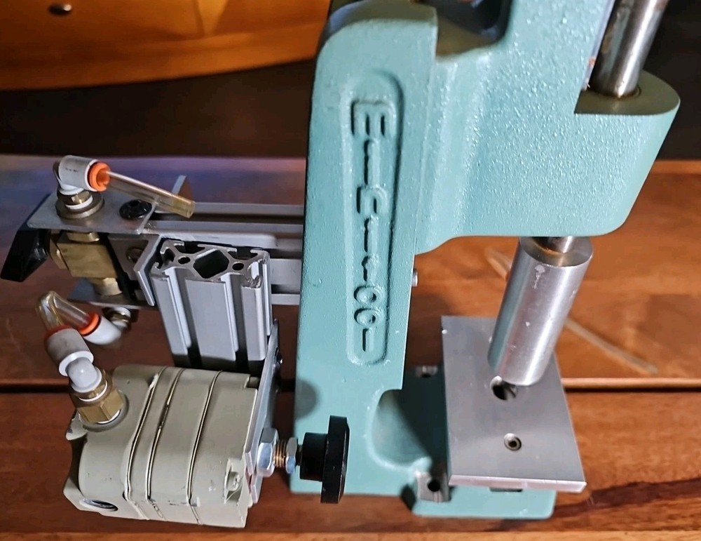 Minitools Toggle Action Punch Press