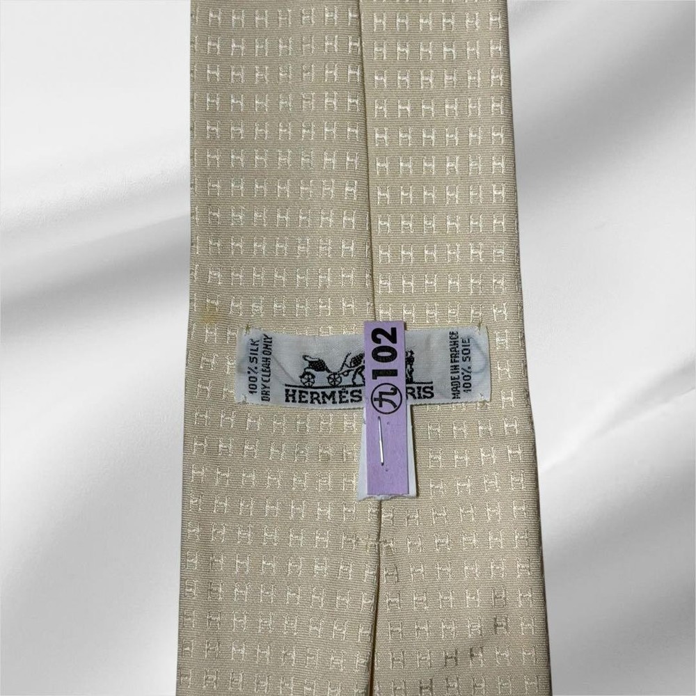 Excellent condition HERMES Tie H Pattern Fasone Solid Ivory White