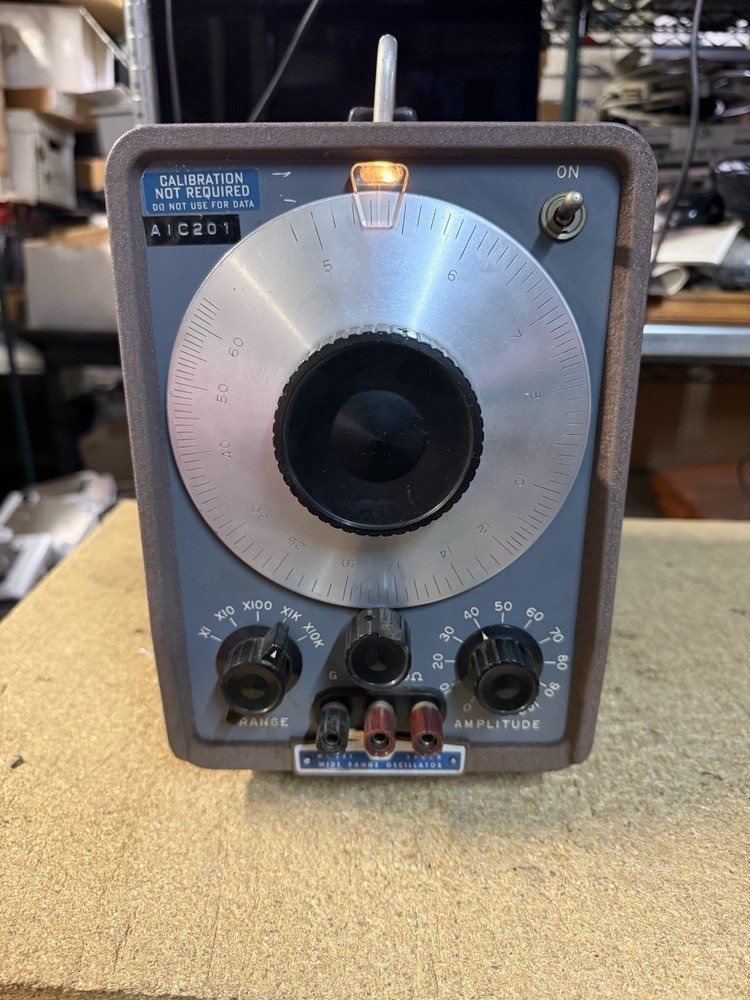 Hewlett Packard hp Model 200 CD Wide Range Oscillator Vintage Powers On