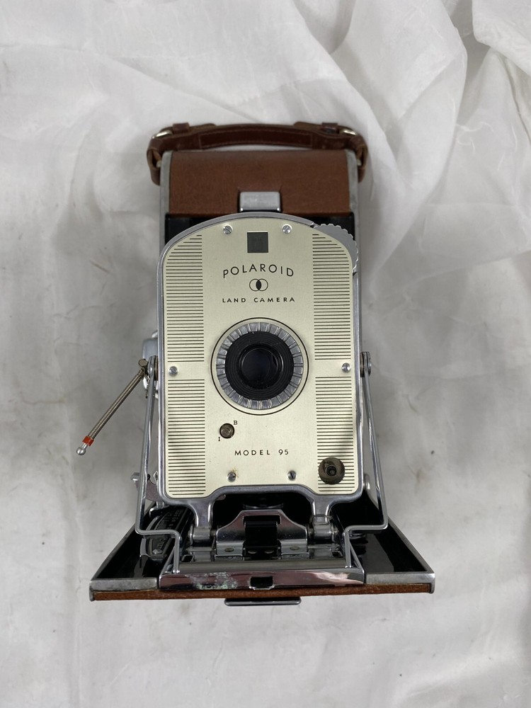 POLAROID LAND CAMERA MODEL 95 WITH FLASH #200, UNTESTED