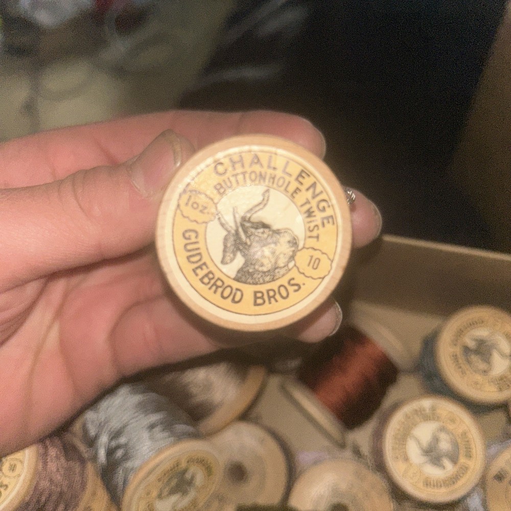 Guidebrod Bro’s Rayon Buttonhole Twist Thread