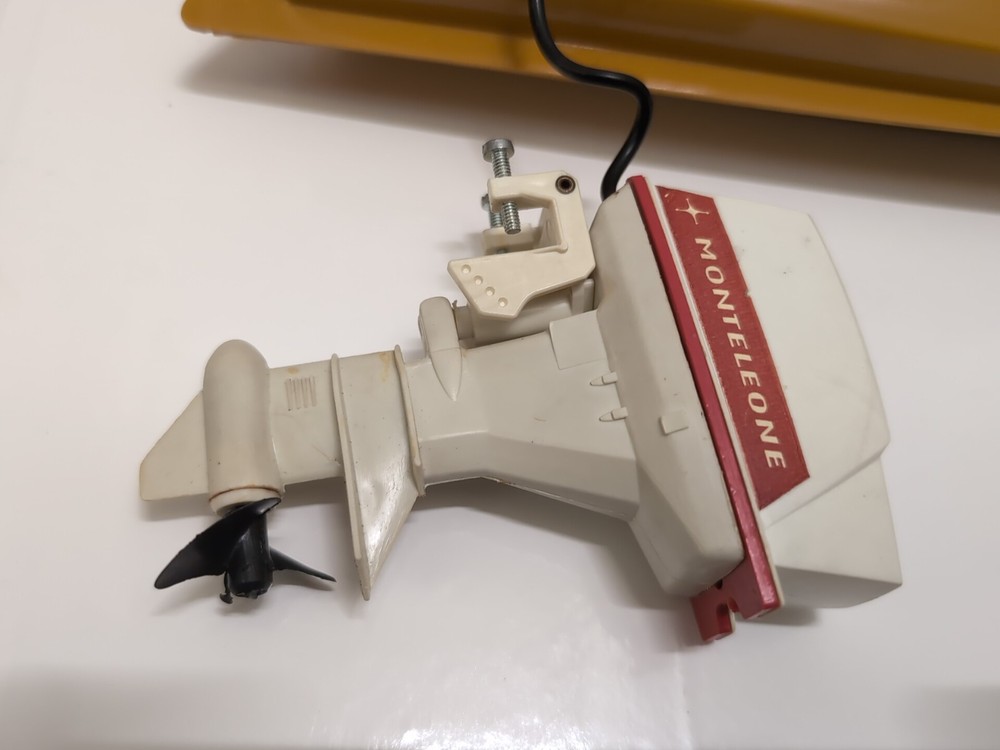Monteleone 656 Piper Outboard