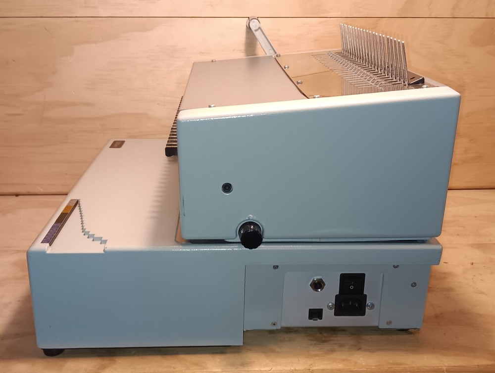 GBC CombBind C800PRO Electric Binding Machine, Binds 500 Sheets, Punches 25