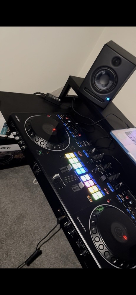 Pioneer DDJ-REV5 Scratch-Style 2-Channel Performance DJ Controller