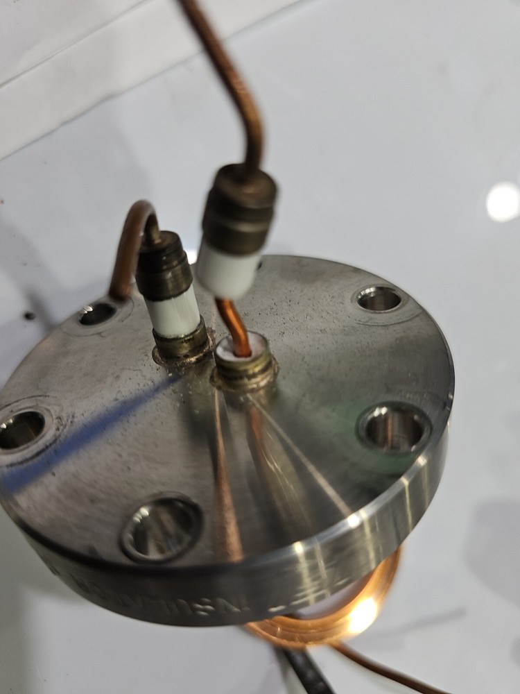 MDC ISI Vacuum Power Feedthrough 2Pin 2.75” Conflat CERAMIC IS BROKEN