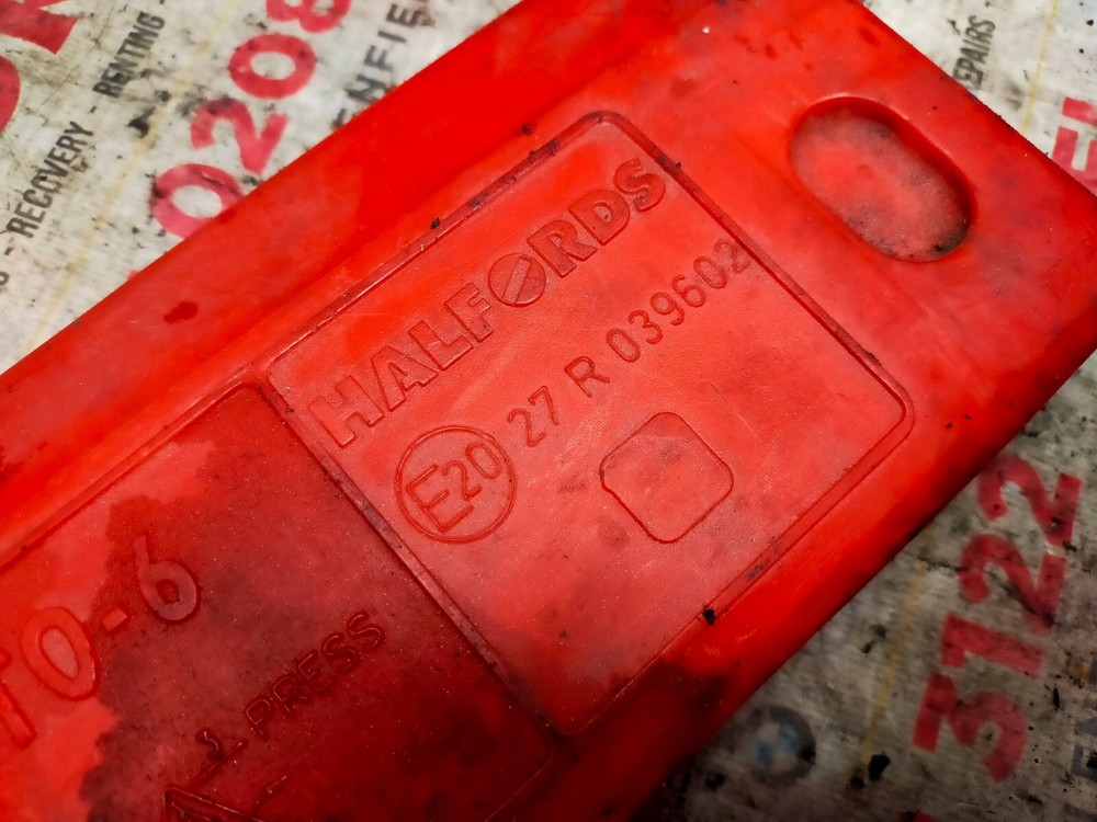 Halfords Emergency Road Warning Triangle 27r039602