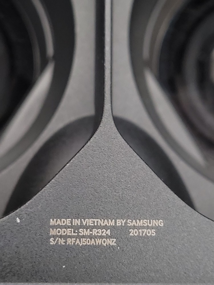 Samsung Gear VR 2017 & Controller SM-R324 Oculus Galaxy NO BOX READ DESCRIPTION!