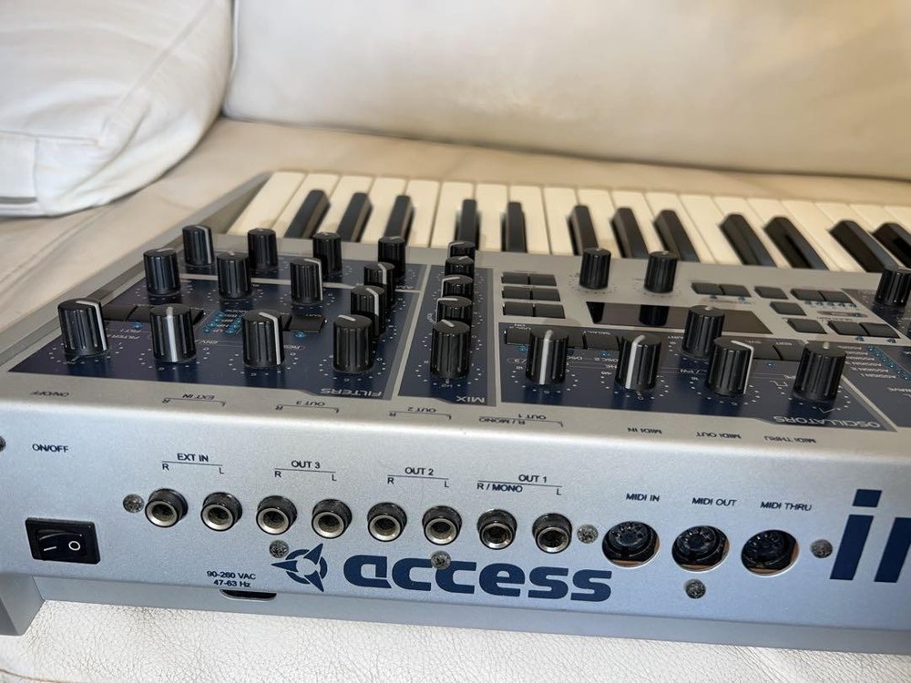 Accesss virus indigo2 Synthesizer Keyboard