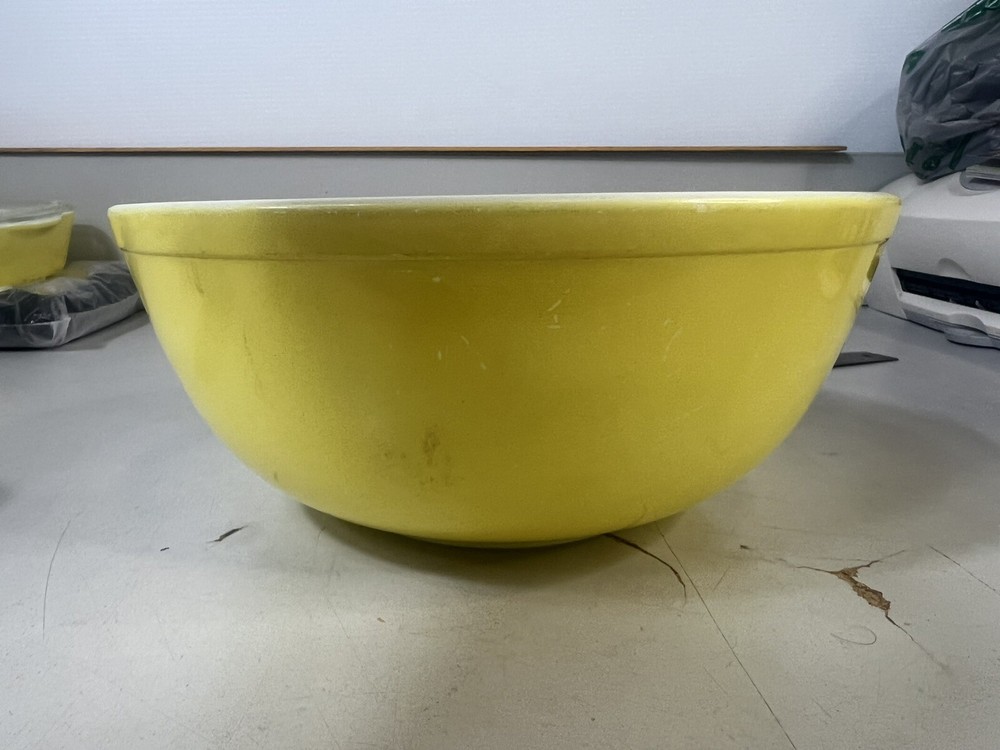 Vtg Pyrex 4 Quart Yellow Nesting Mixing Bowl 404