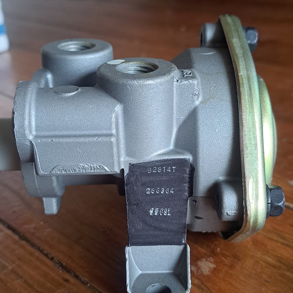 Bendix Pneumatic Brake Valve p/n 286364N