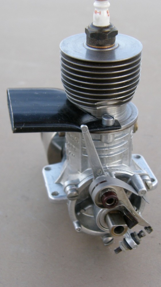 OK 60 TORONADO RACEWAY TETHER CAR / MARINE Spark Ignition Model Engine
