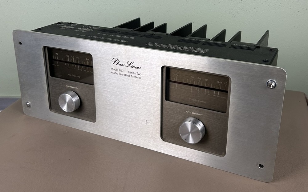 PHASE LINEAR 400 SERIES TWO STEREO AMPLIFIER