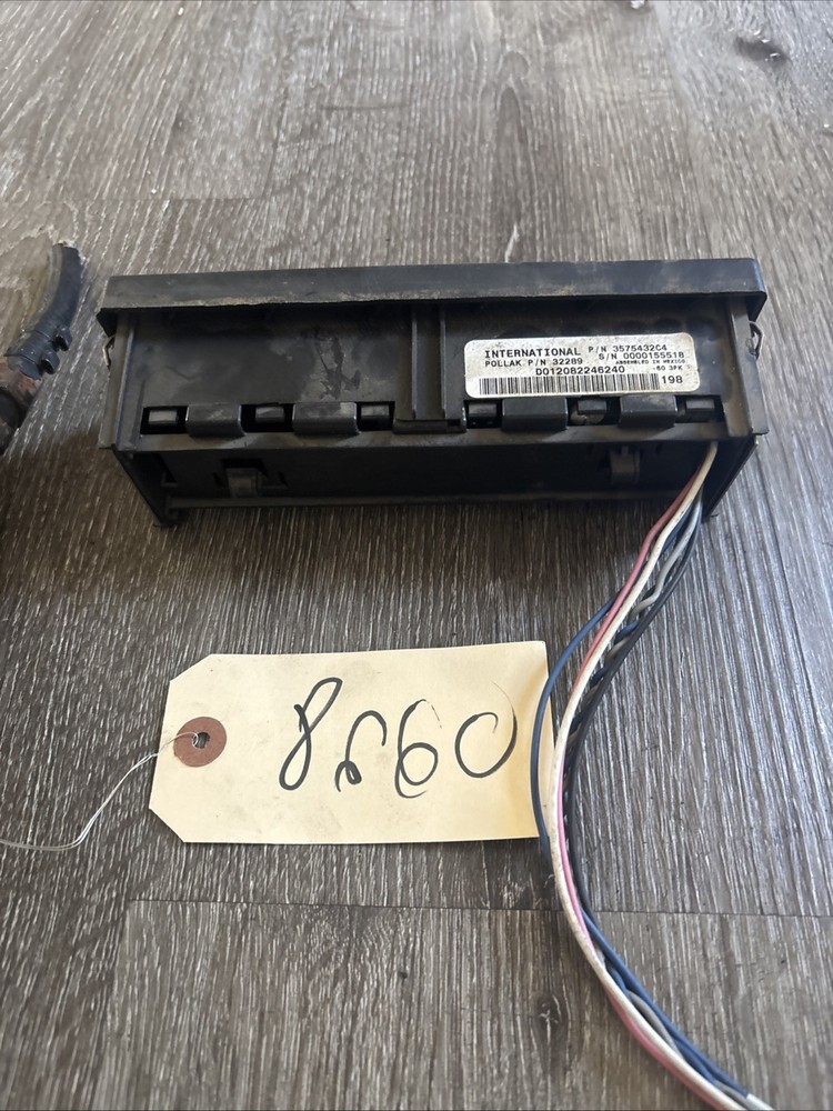 INTERNATIONAL SWITCH PANEL P/N 3575432C4