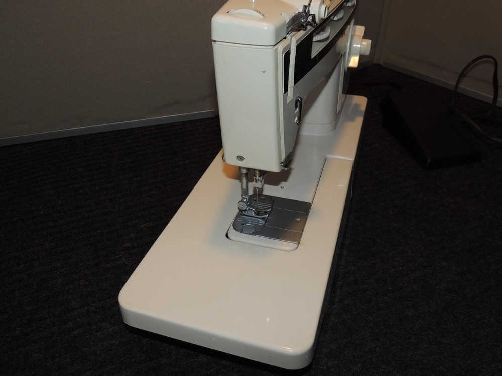 Finesse 834 Sewing Machine