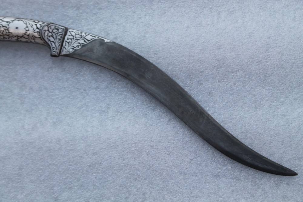 Fantastic curve iron blade Dagger Mughal Calligraphy silver inlaid work Handle