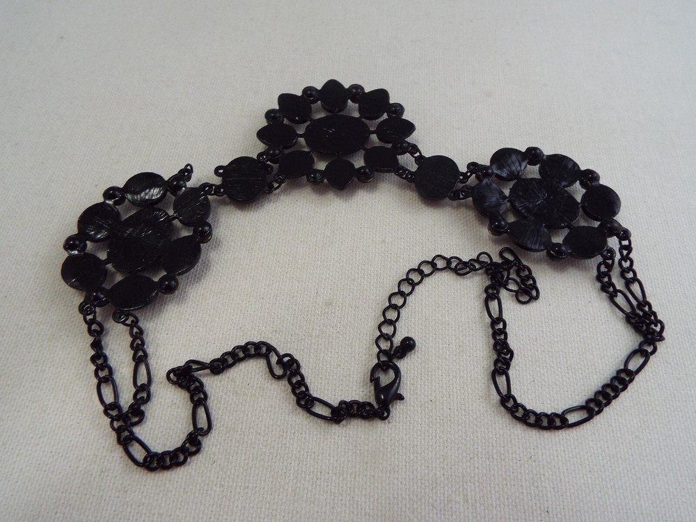Black Bead Flower Scoop Necklace (C18)