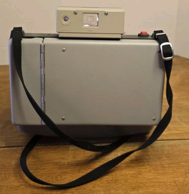 Polaroid 320 Automatic Land Instant Film Pack Folding Camera