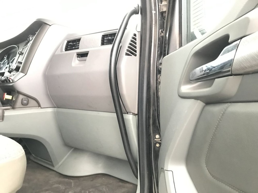 Kenworth T680 27(in) Grab Handle, Cab Entry (Front) - Used