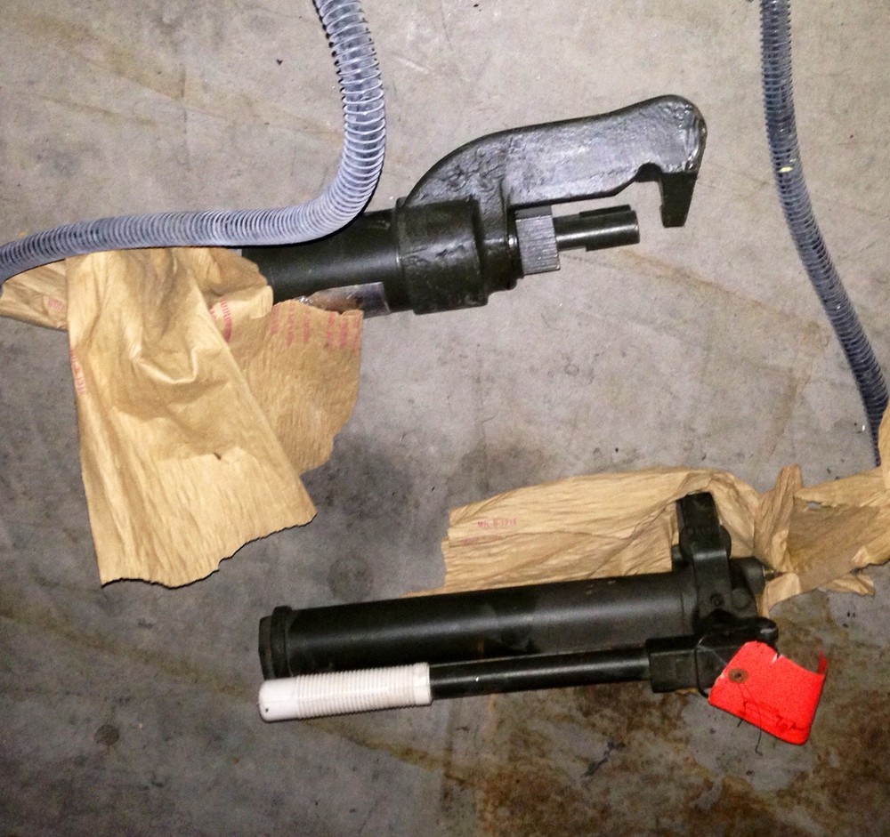 Tank Track Puller And Pump