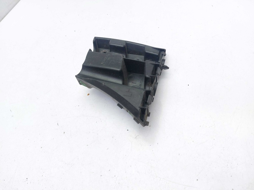 FRONT LEFT SIDE BUMPER MOUNT BRACKET 31395101 VOLVO V40 2013