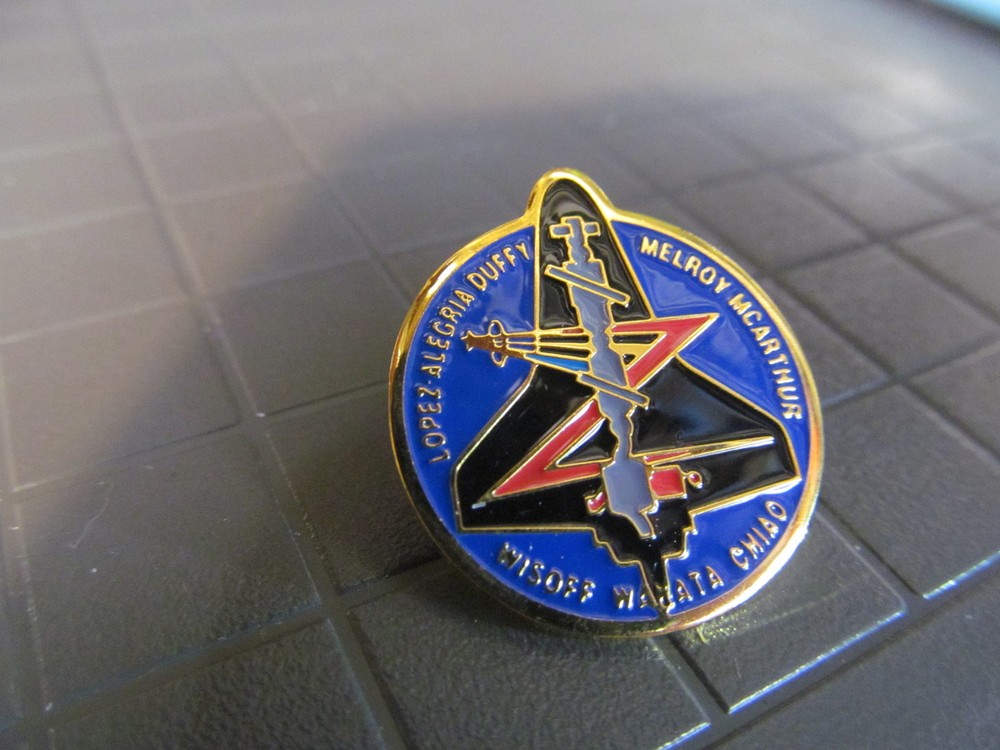 SHUTTLE DISCOVERY STS- 92  LAPEL PIN