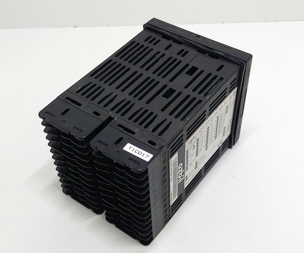 AZBIL SDC46 C46A1A2C0R1300 High Precision Controller
