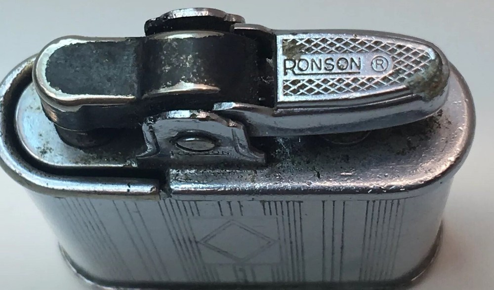 Vintage RONSON WHIRLWIND ETCHED CHROME CIGARETTE LIGHTER